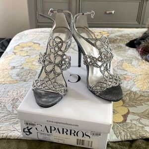 Gorgeous Sparkly Elegant Caparros Sandals NWB size 8